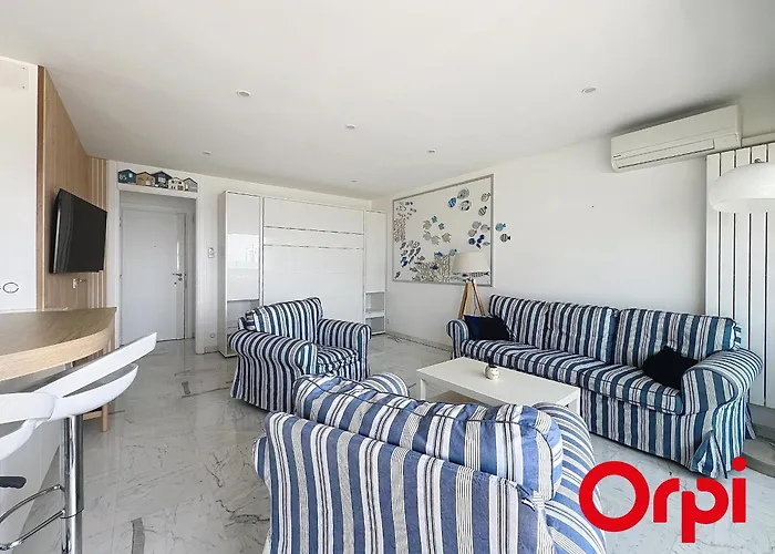 Moderne Avec Terrasse, Climatisé, Wifi, 2 Couchages à - Fr-1-647-50